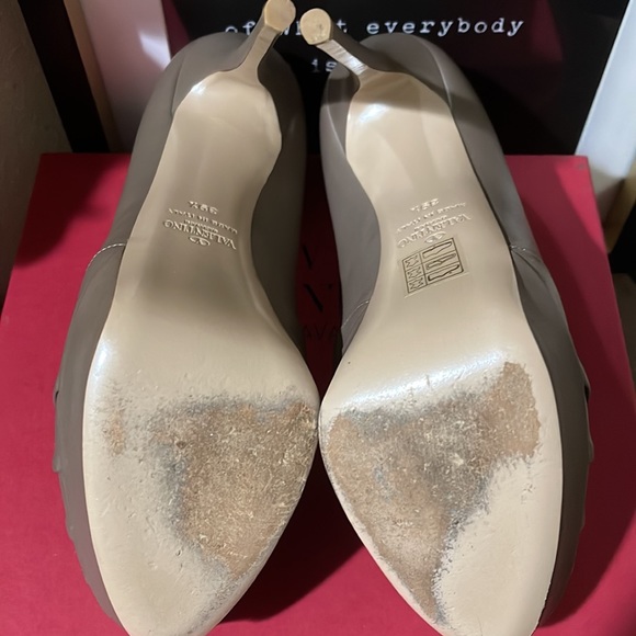 Valentino Garavani beige leather platform stilettos. SZ: 39 1/2 - Picture 7 of 10